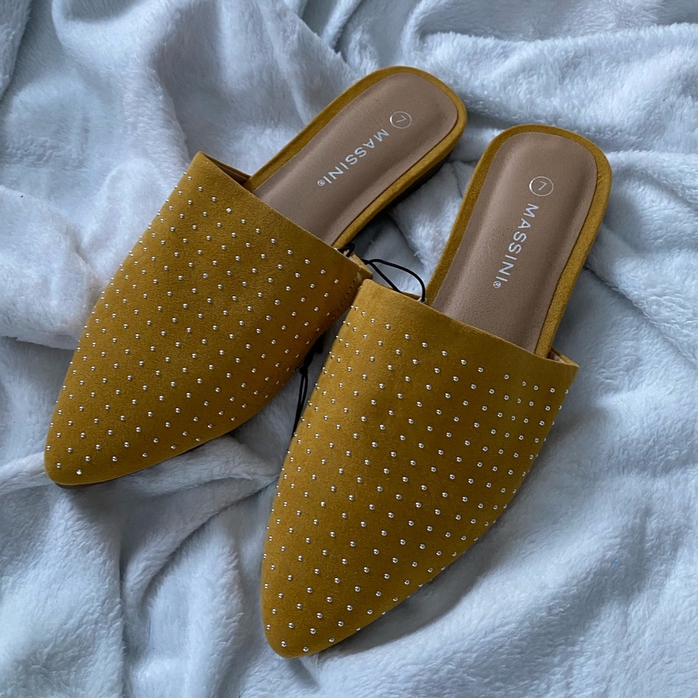 Mustard yellow Massini classy slip-on’s